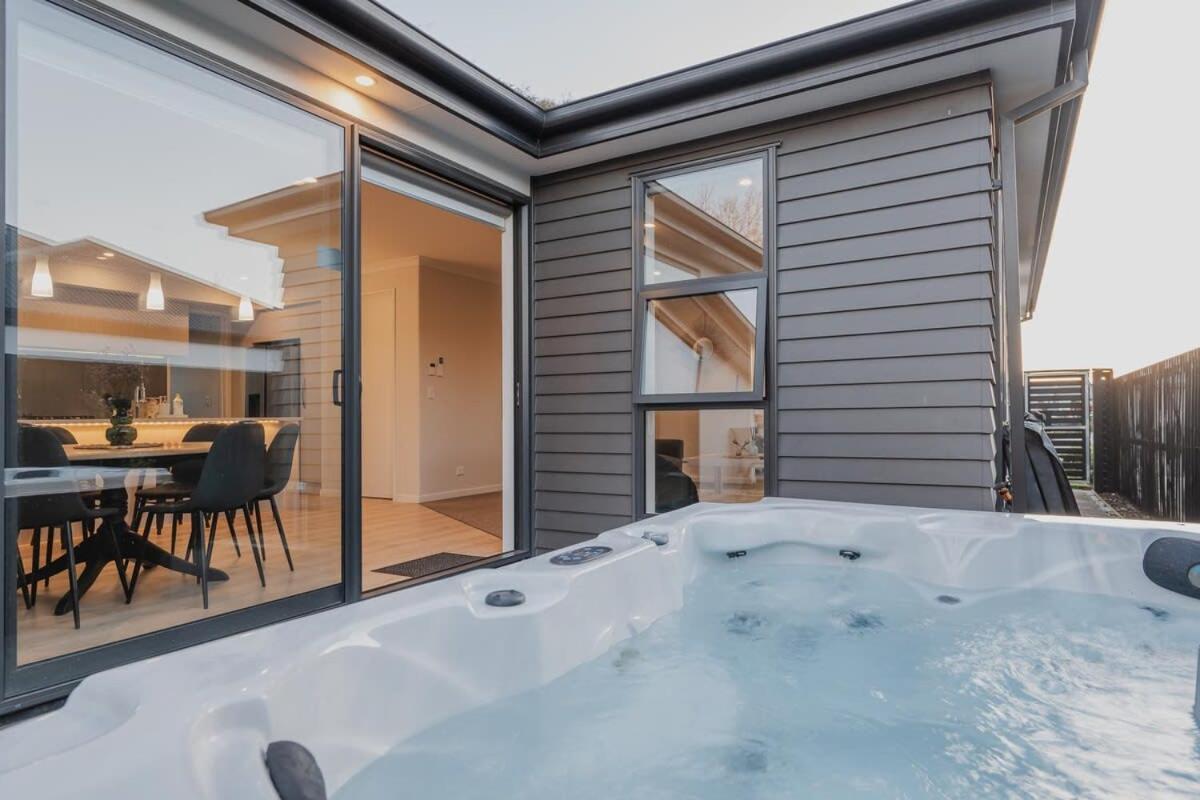 Elegant 3Br Home On Mustang Avenue Christchurch Exterior foto